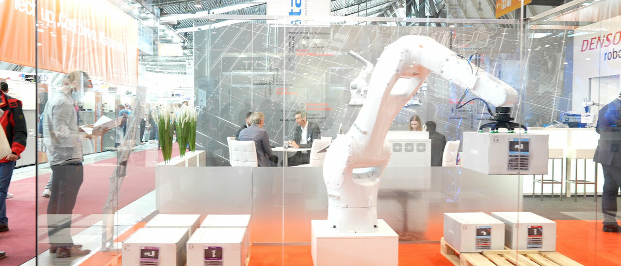 Bondexpo Internationale Fachmesse für Klebtechnologie csm C0455.MP4.00 56 52 39.Standbild001 c0b19aa542 uai